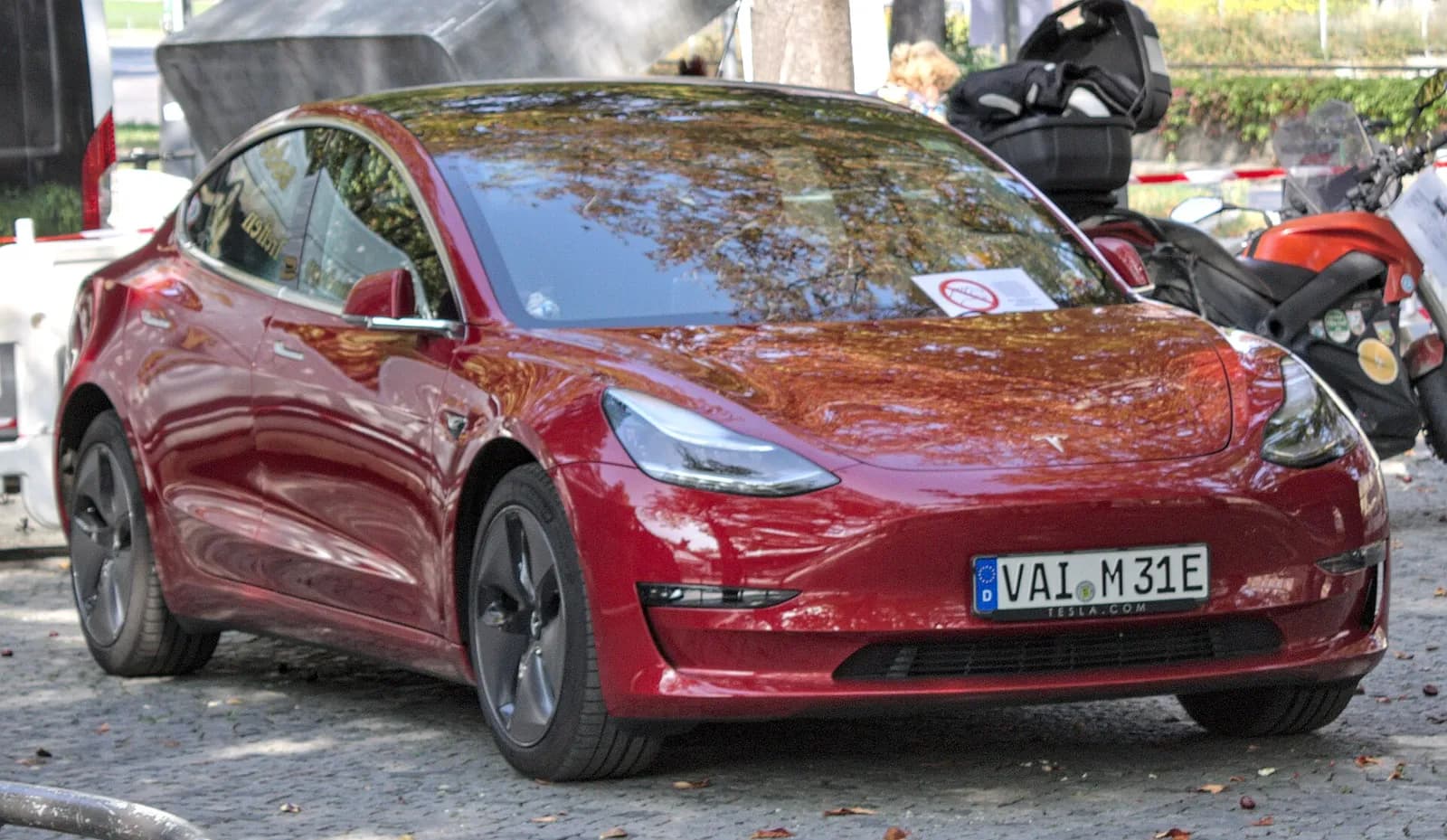 Tesla Model 3 Long Range AWD (2/4)