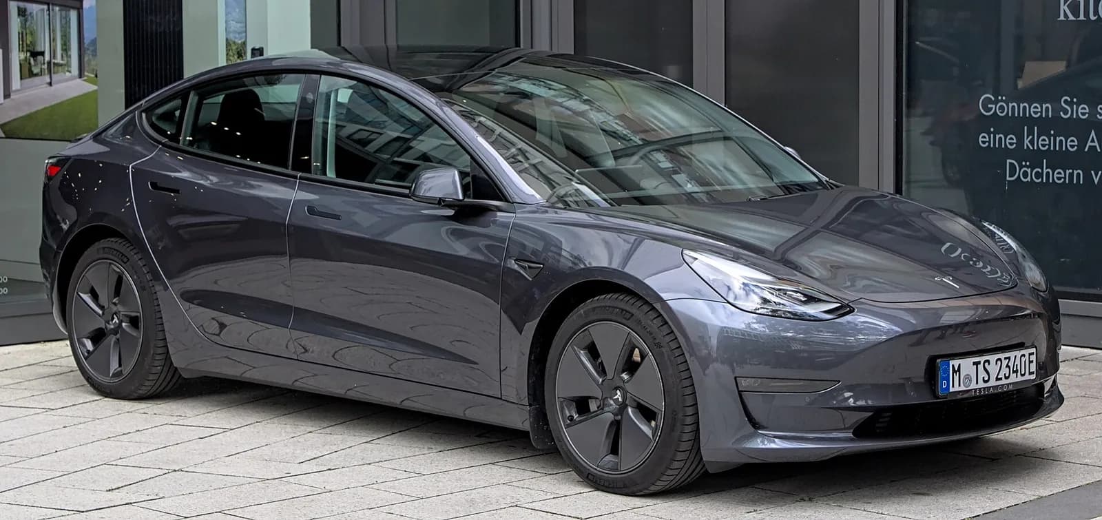 Tesla Model 3 Long Range AWD (3/4)