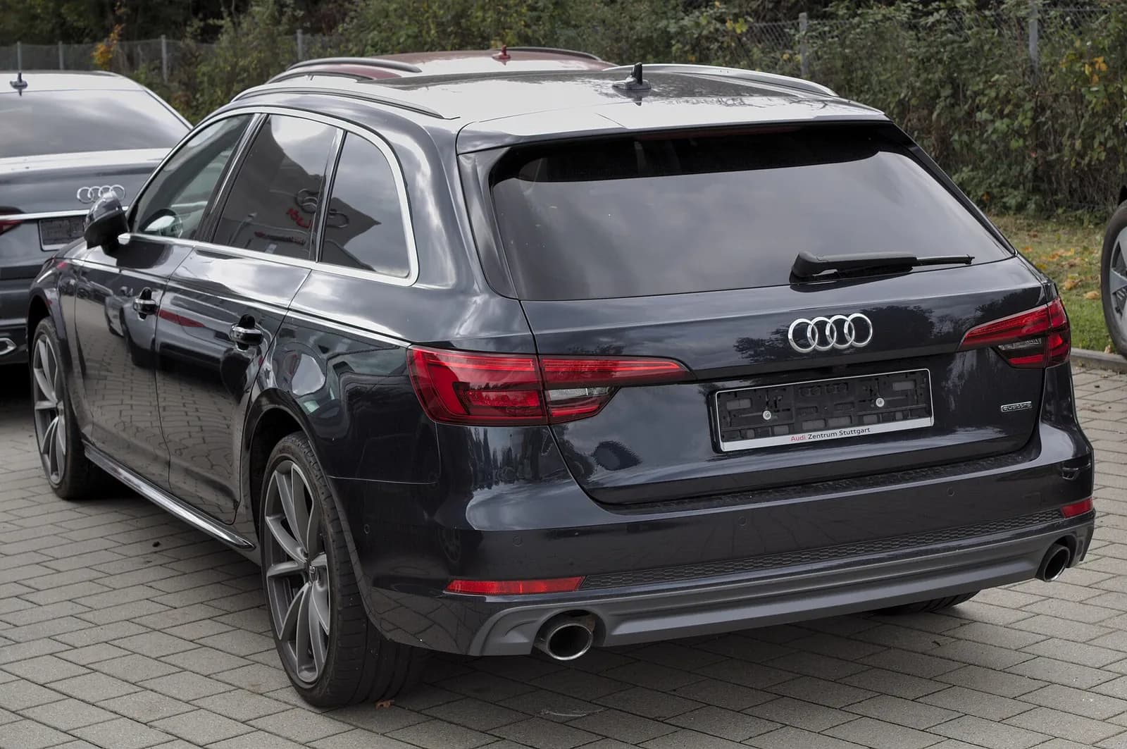 Audi A4 Avant 35 TDI S line S tronic (2/4)